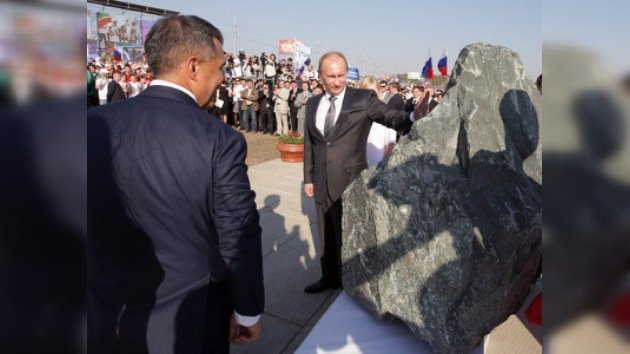 Putin puso la primera piedra de un nuevo estadio de fútbol