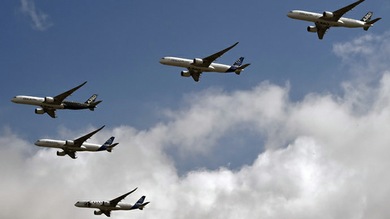Video: Impresionante vuelo en formación de 5 nuevos aviones de Airbus
