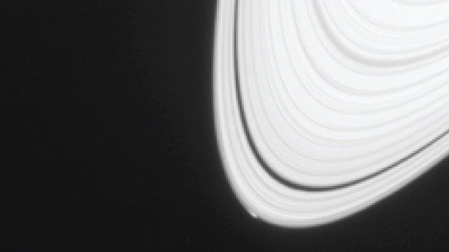 La NASA capta el momento en el que nace una luna de Saturno