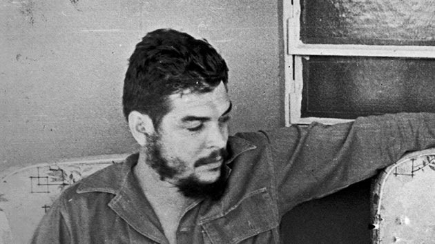 El hijo de Che Guevara ofrece viajes en moto por los caminos del comandante en Cuba