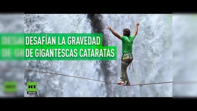 Dos equilibristas desafían la gravedad de gigantescas cataratas