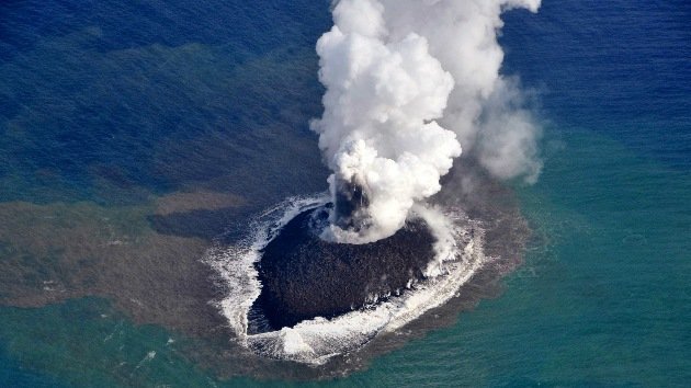 Video: La nueva isla de Japón 'nacida' de la erupción de un volcán duplica su tamaño