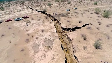 Aparece una grieta de más de un kilómetro en México