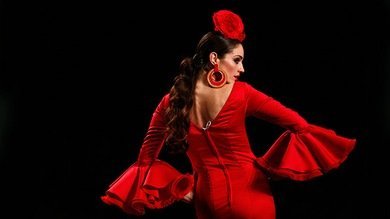 Volantes y flores, señas de la apasionante moda flamenca