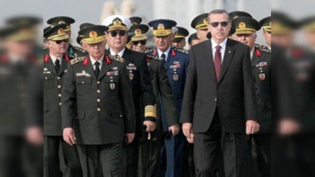 Turquía decreta prisión para varios de sus generales por otra intentona golpista