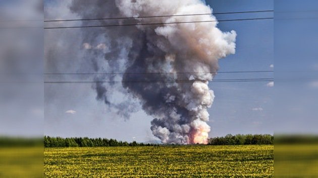Un fuerte incendio obliga a evacuar a 2.500 personas en los Urales