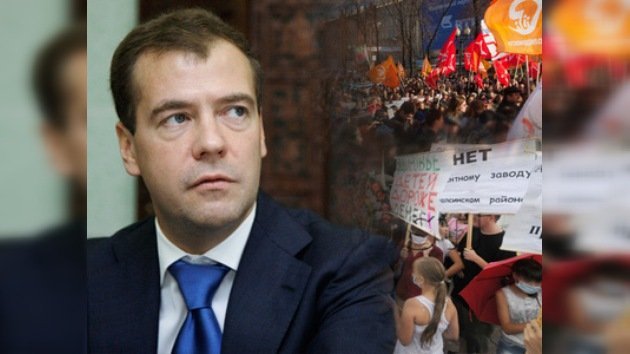 Medvédev defiende los derechos de los manifestantes