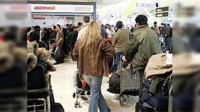 Miles de viajeros quedaron atrapados en Barajas