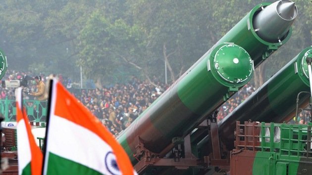 India hace el primer lanzamiento mundial de salvas de misiles de crucero supersónicos