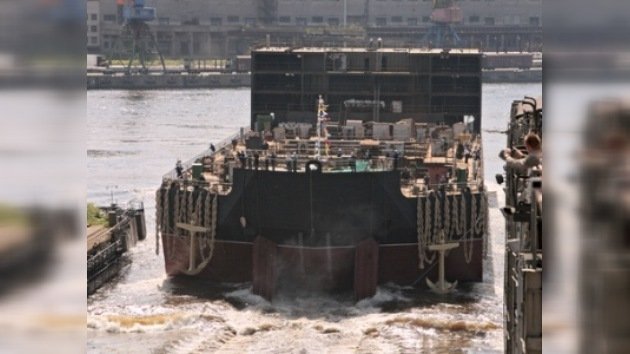 En San Petersburgo botan una central electroatómica flotante