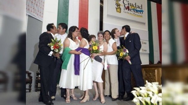 Matrimonios gay contraídos en México D.F. son reconocidos en todo el país