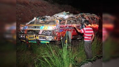 Decenas de niños muertos en un accidente de bus escolar en Pakistán