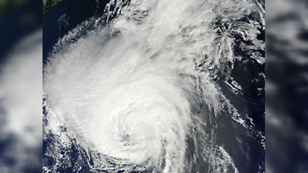 El huracán Earl cobró fuerza en el Caribe