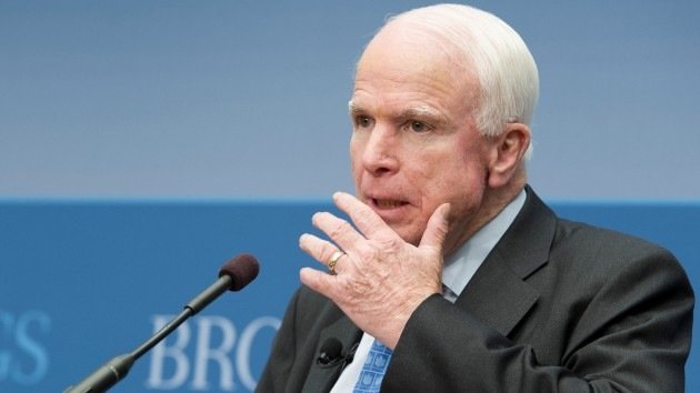 McCain: EE.UU. va a tener la "frontera más militarizada" desde la caída del Muro de Berlín