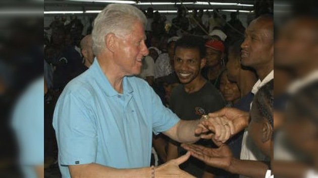 Bill Clinton prometió impulsar esfuerzos humanitarios en Haití