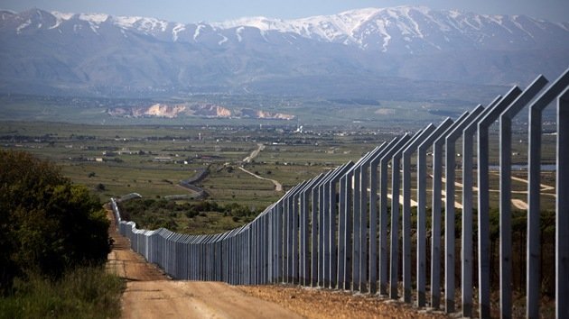 Israel levanta un muro en la frontera con Siria y lo somete a pruebas antimisil