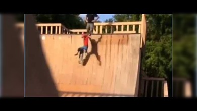 Video: Padre desalmado humilla a su hijo de 6 años en un parque