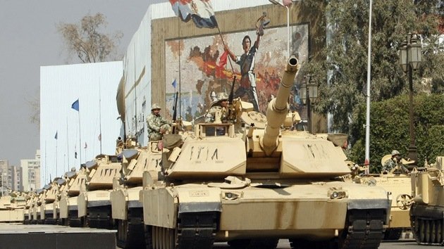 Egipto planea desplegar aviones y tanques en la península del Sinaí