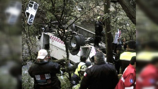 México: mueren 11 pasajeros de un microbús al caer por un barranco