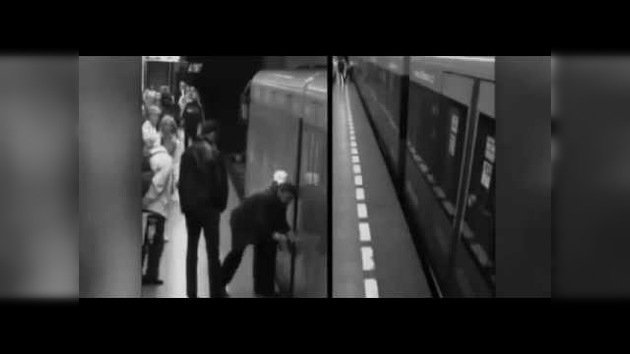 Una chica checa sale ilesa tras caerse a la vía del metro