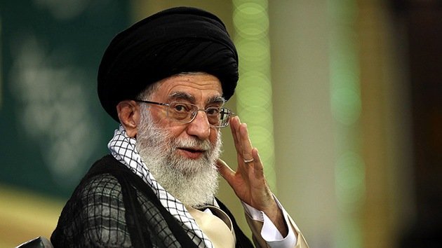 Jameneí: "EE.UU. quiere usar al Estado Islámico como pretexto para entrar en Irak y Siria"