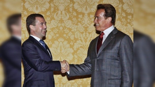 Schwarzenegger recibe a Medvédev en California