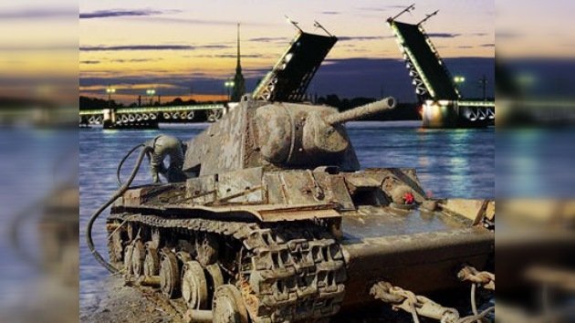 Resurge desde el fondo del río Neva un tanque de combate de la Gran Guerra Patria