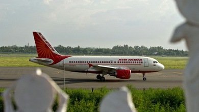Dos pilotos indios dejan a dos aeromozos a los mandos del aparato para dormir