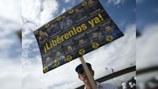 Las FARC liberarán a 3 policías en enero próximo 