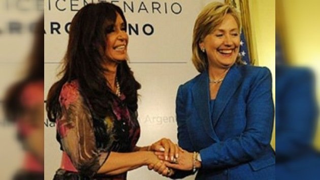 Clinton pide que Argentina y Reino Unido negocien sobre Malvinas