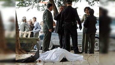Una anciana fallece al caerle encima una suicida