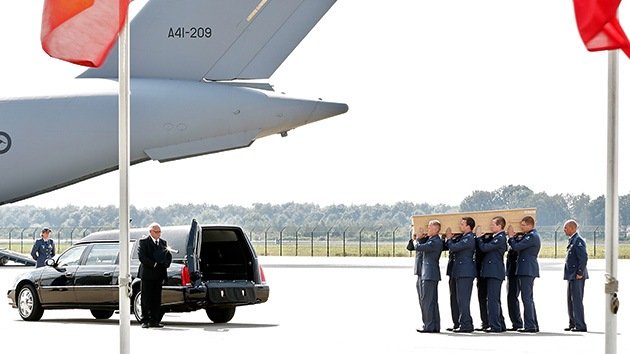 Familias de las víctimas neerlandesas del vuelo MH17 exigen compensación al Gobierno