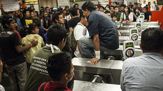#PosMeSalto: mexicanos se rebelan contra la subida de precio del metro no pagando