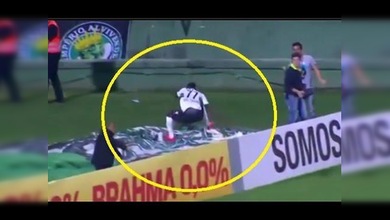 Marca un gol y desaparece por arte de magia en la celebración