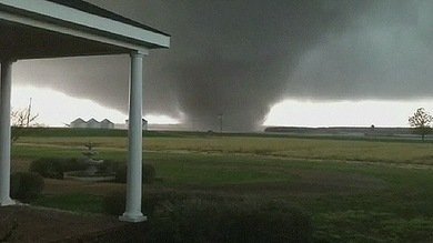 Video: Un fuerte tornado arrasa el estado de Misisipi