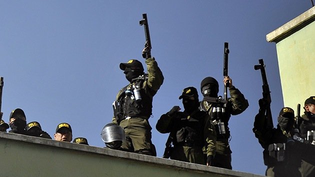 Bolivia: policías amotinados saquean el edificio del Tribunal Disciplinario