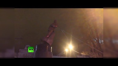 Ucrania: Manifestantes derriban la estatua de Lenin en Kiev