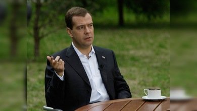 Medvédev concede una entrevista en la vispera del Día de la Victoria