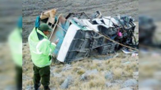 Al menos 28 muertos y 10 heridos en un accidente de autobús en el sur de Bolivia