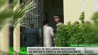 Policías griegos se declaran inocentes de matar a tiros a un adolescente