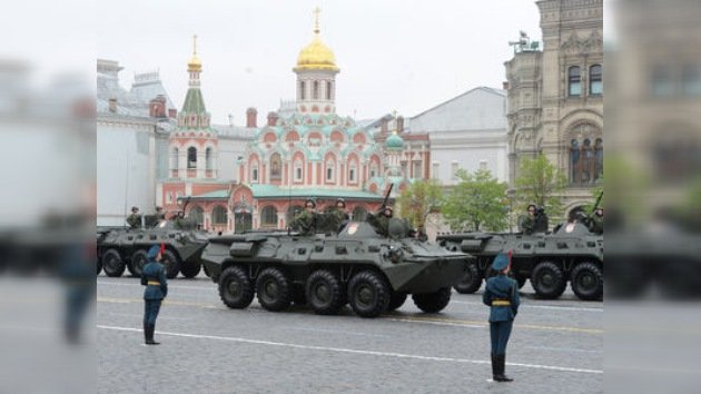 La Plaza Roja acoge el tradicional desfile militar del aniversario de la Gran Victoria