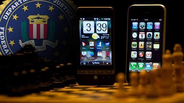 FBI: "Si Google y Apple no decodifican información de usuarios, les forzaremos"
