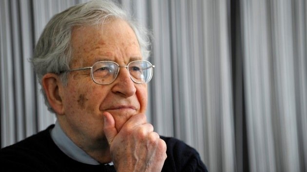 Chomsky pide a Correa a través de una carta en Internet que otorgue el asilo a Snowden