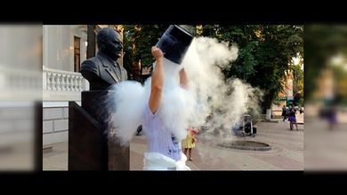 En Rusia cambian el cubo de agua helada del #IceBucketChallenge por nitrógeno líquido