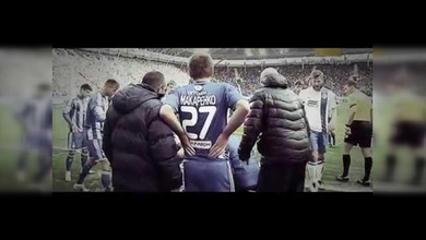 Un futbolista salva de asfixiarse a un jugador del equipo contrario