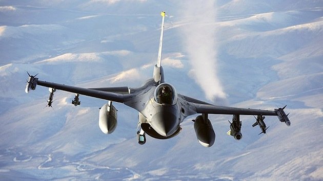 Un caza F-16 de la Fuerza Aérea de EE.UU. se estrella en el Golfo de México