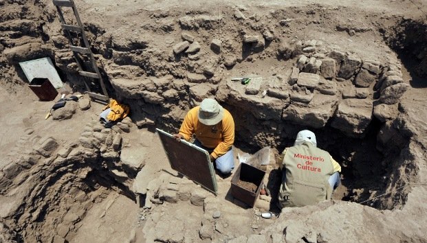 Video, Fotos: Hallan en Perú dos momias precolombinas de 1.000 años bien conservadas