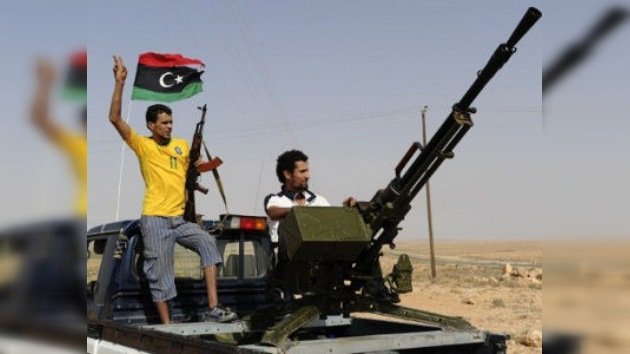 Los rebeldes libios buscan a Gaddafi en su último bastión