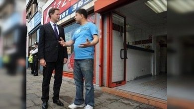 Ante los disturbios, los británicos prefieren defenderse con sus propios medios