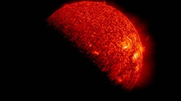 Impresionante imagen del Sol eclipsado por la Tierra